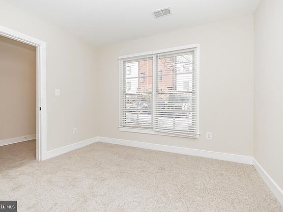 4th image of 4402 Kennedy St