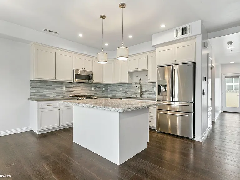 1627 Hornblend St — Photo 3