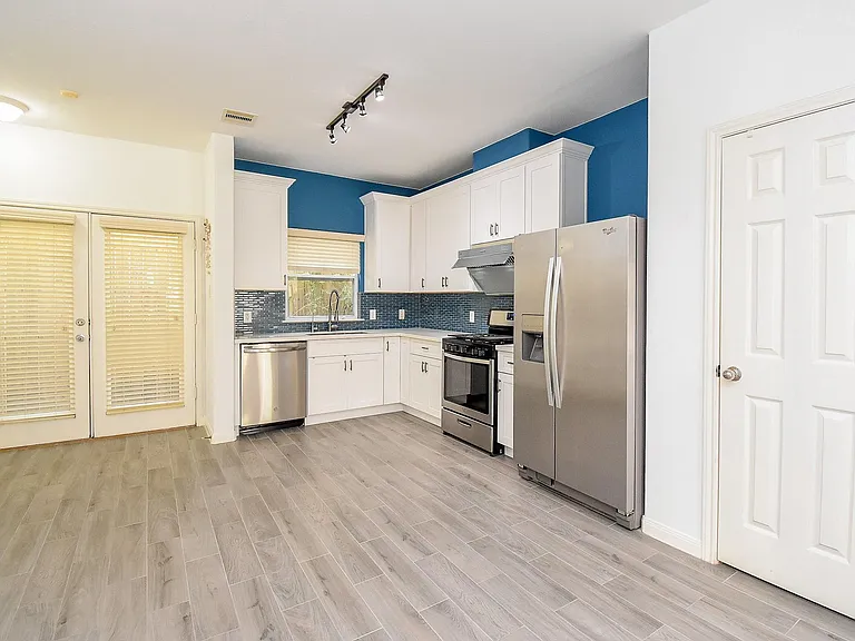 2202 Naomi St #3 — Photo 9