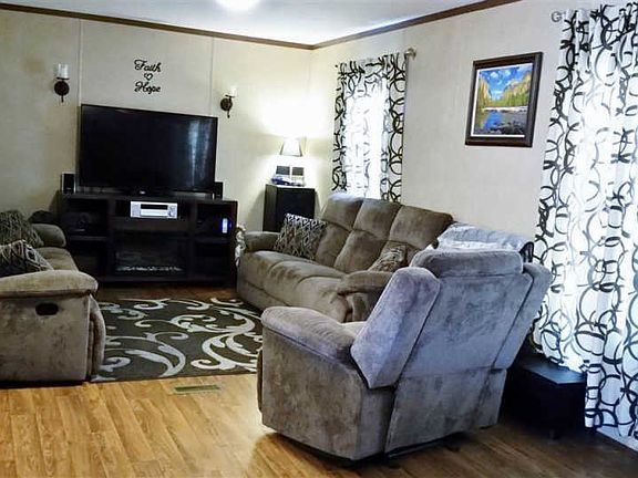 3rd image of 516 Hillcrest Dr