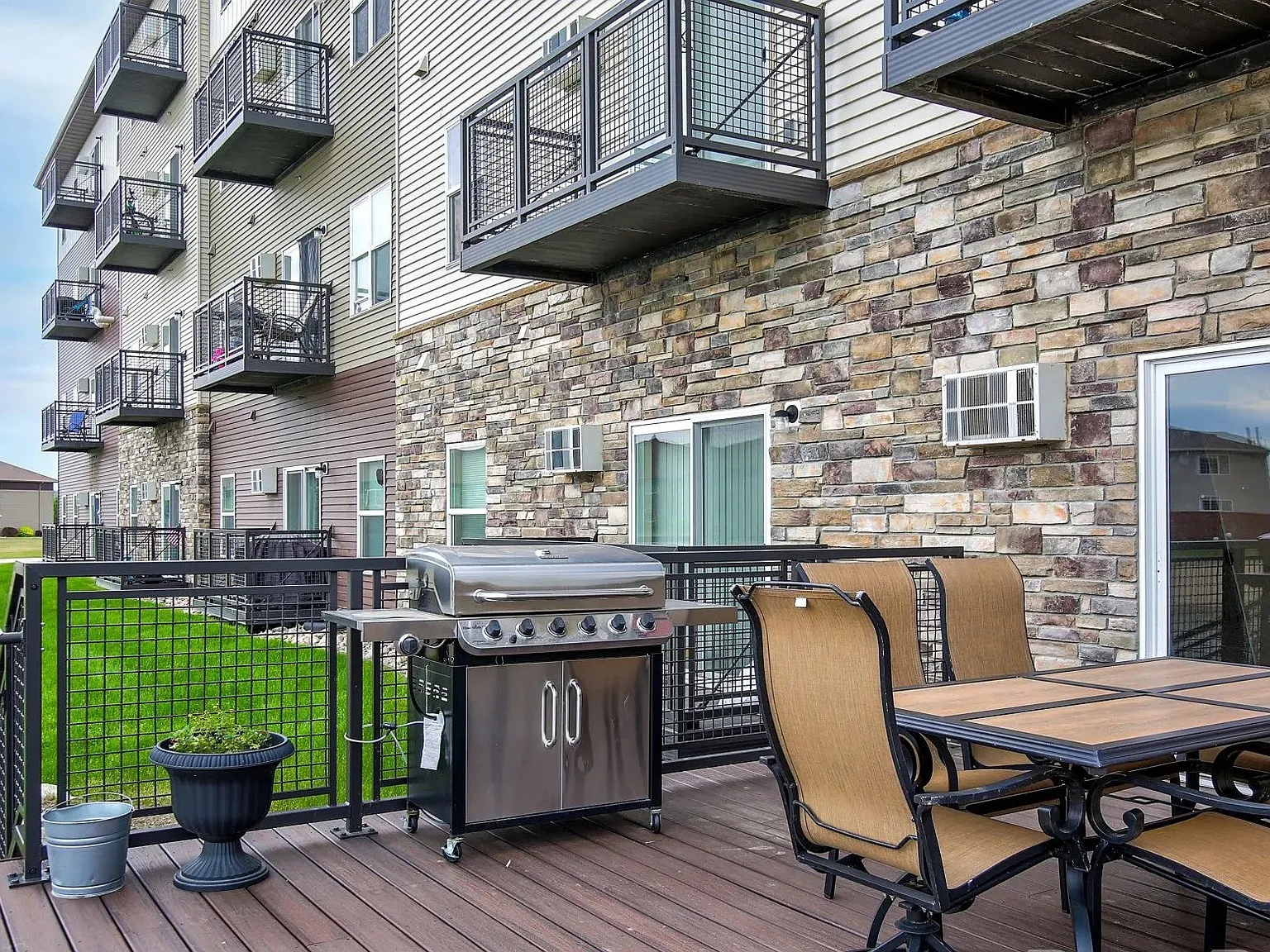 Lakewood Estates Apartments — Photo 3