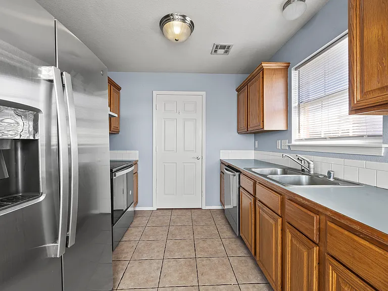 851 Honeysuckle Dr — Photo 10
