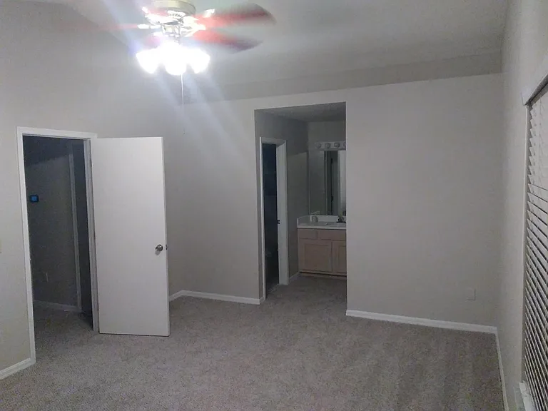 9509 Chandon Dr — Photo 17