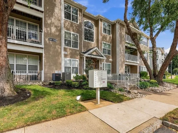 605 Saint Andrews Pl #605, Englishtown, NJ 07726
