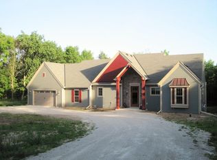 18635 Greenfield Ave, New Berlin, WI 53146