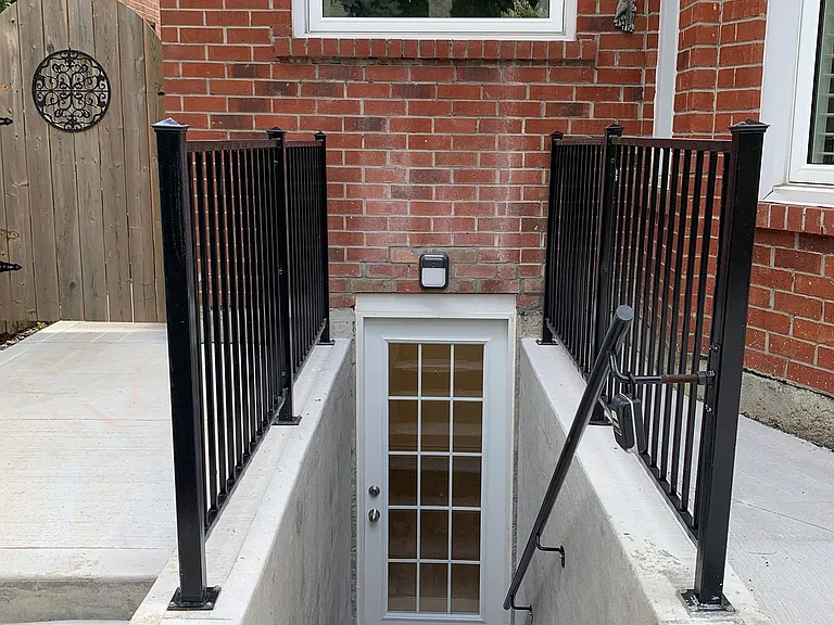 79 Linton Ave #BASEMENT — Photo 2