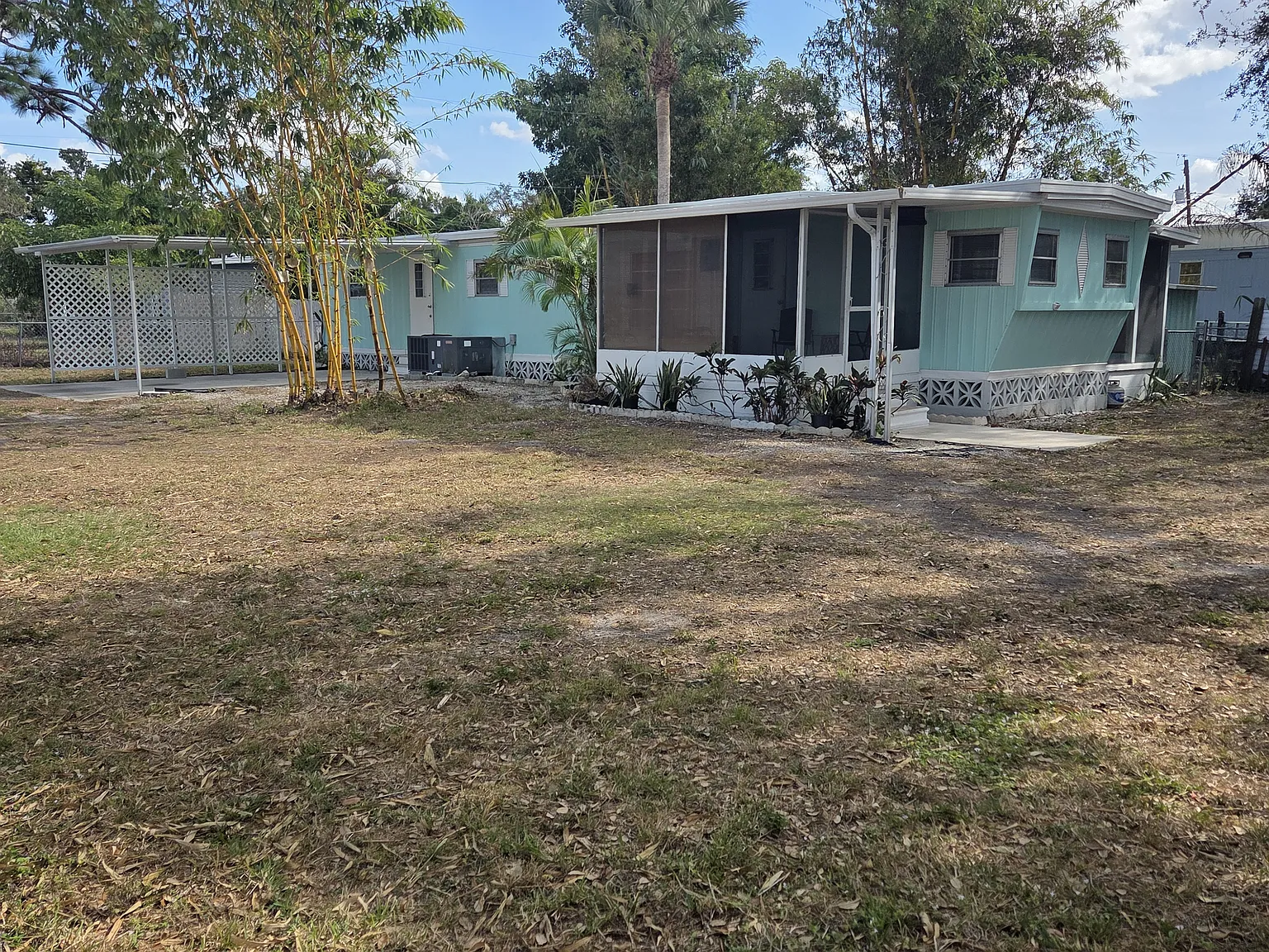 2 bed, 1.5 bath, 696 sqft, $1,490 — Photo 1