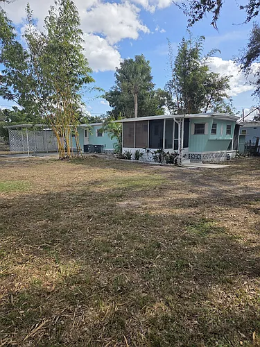 300 Pinewood Ave Photo 1