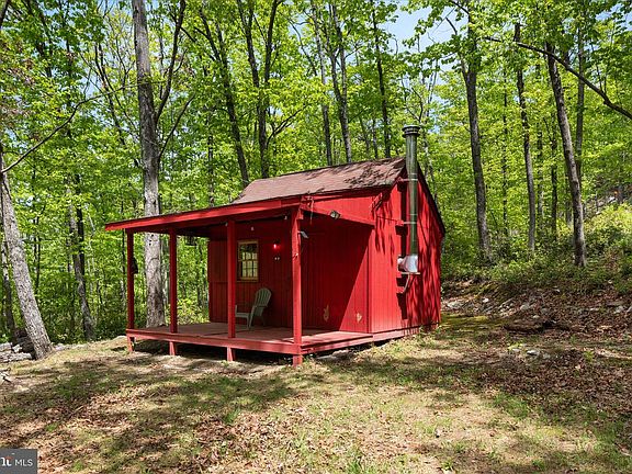 2nd image of 551 Sawlog Rd