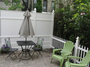 396 8th St APT 1L, Brooklyn, NY 11215