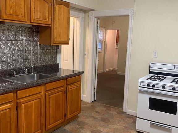 4th image of 96 Blackford Ave #96