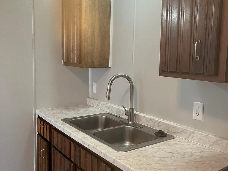 710 E Avenue G #5 — Photo 2