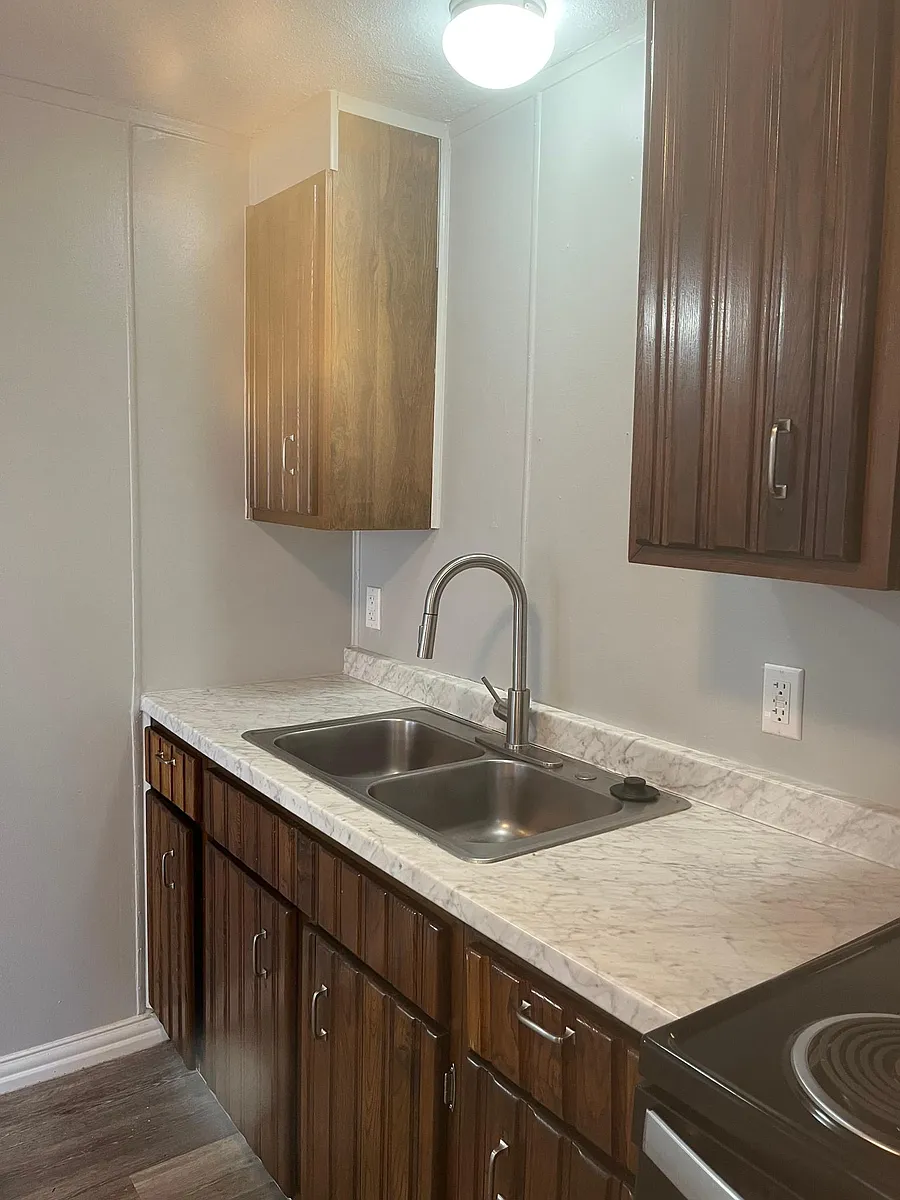Building Photo - 710 E Avenue G #5