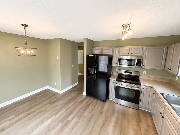 625 Apple St — Photo 3