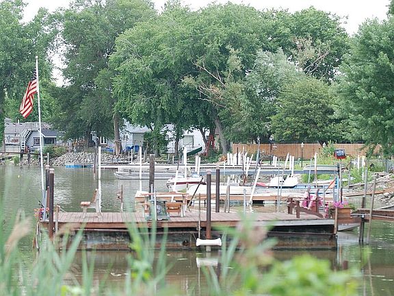 Side Community View