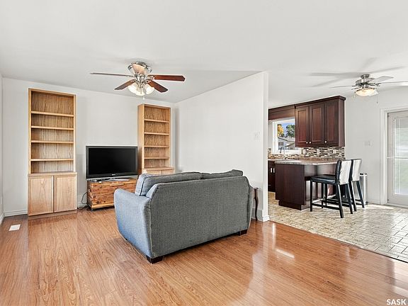 4th image of 231 Priel Crescent