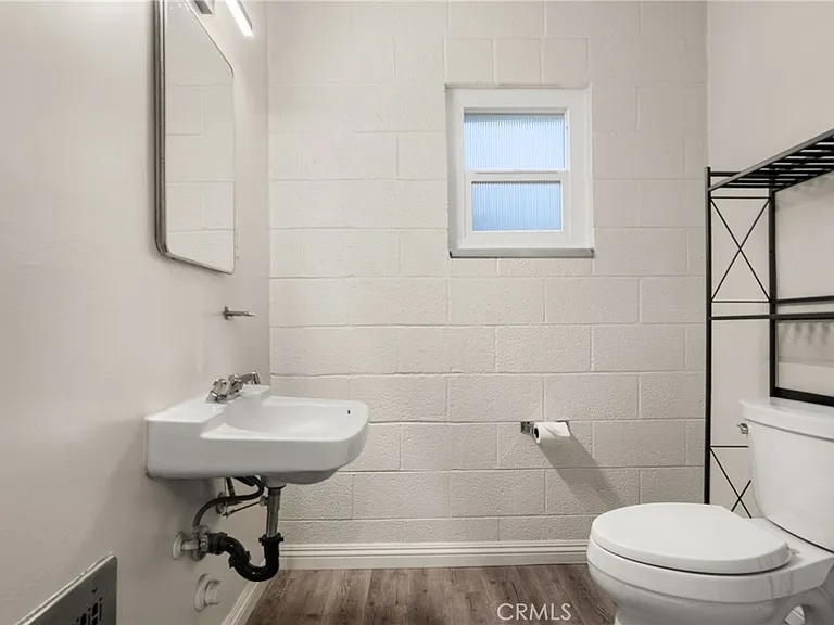 1335 Campus Ave — Photo 22