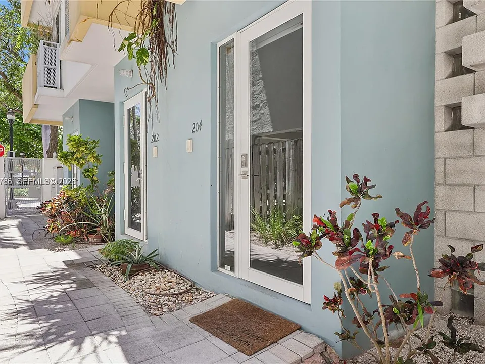 204 Washington Ave #13