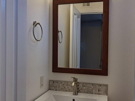 5th image of 1046 Miramonte Dr APT 7