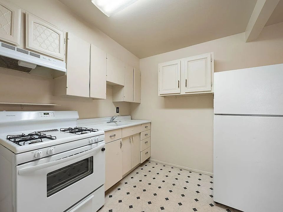 1st image of 415 Field St APT B