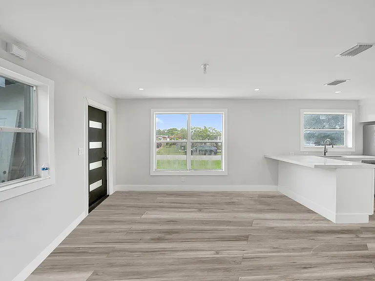5601 SW 36th Ct — Photo 28