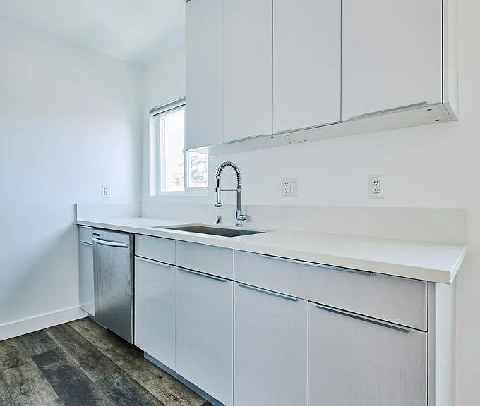 1333 W 36th Place Apartments — Photo 25