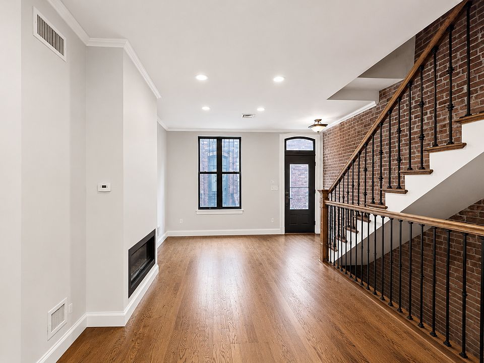 1st image of 2 Sylvan Ct #1