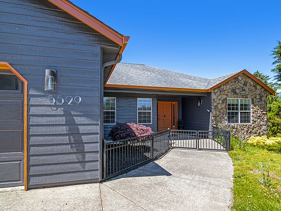 3rd image of 5529 NE Voyage Ave