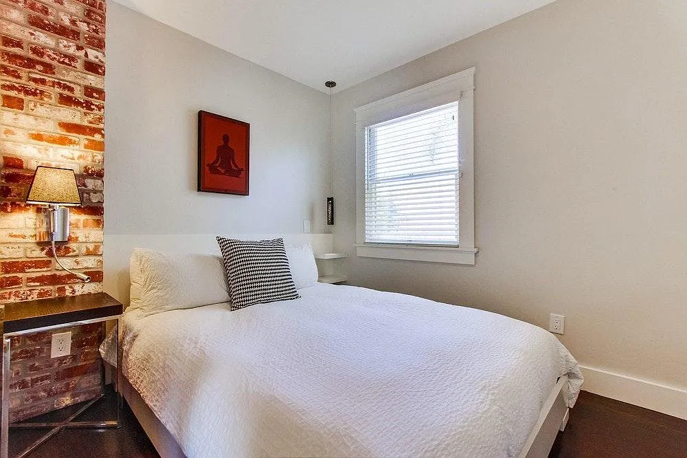 3321 Grim Avenue — Photo 4
