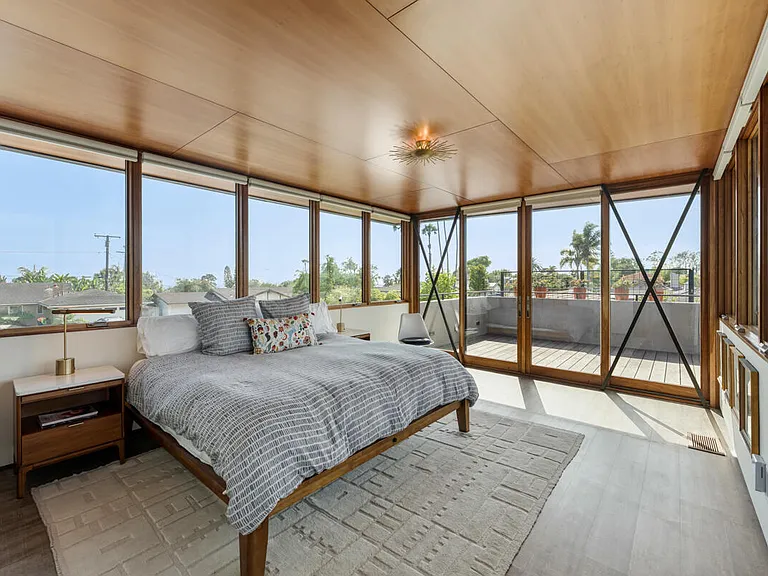 1724 La Coronilla Dr — Photo 32
