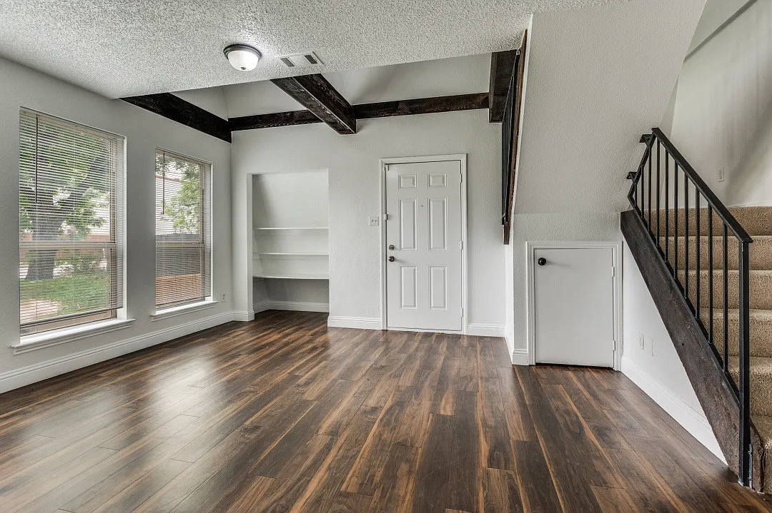 809 East Pioneer Drive - 1 — Photo 4