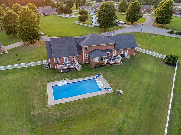 5th image of 201 Meadow Cir