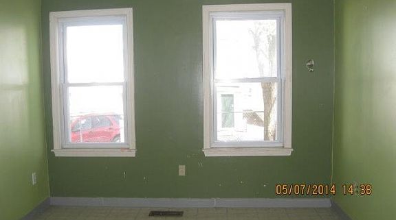 4th image of 40 Vine St