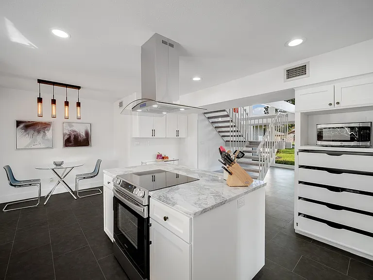 313 Melorine Dr — Photo 36