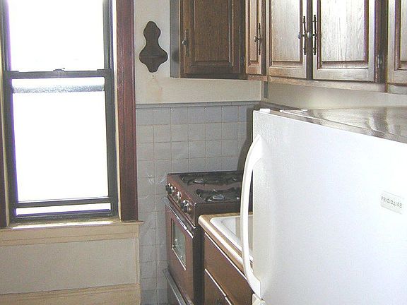 2nd image of 3074 33rd St APT 3R