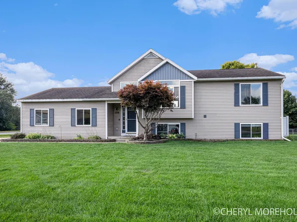 1758 Cuper Ave, Dorr, MI 49323