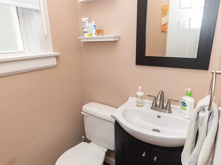 2320 Kenilworth Ave — Photo 7