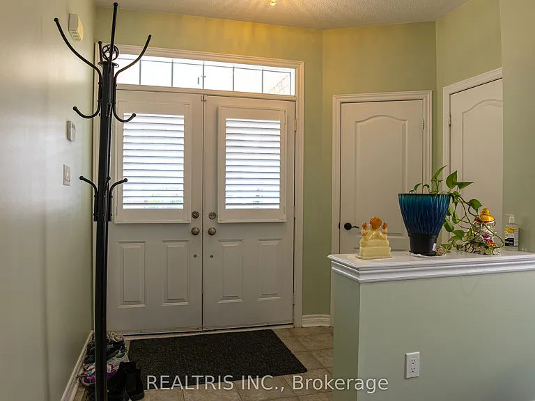 7 Mantle Ave — Photo 5