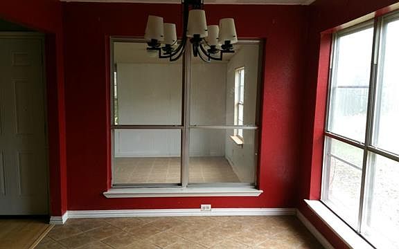 2nd image of 805 Darnel Ln