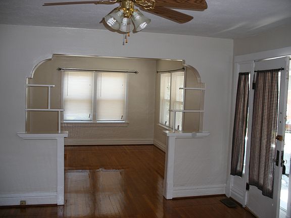 3rd image of 2535 Wallis Ave