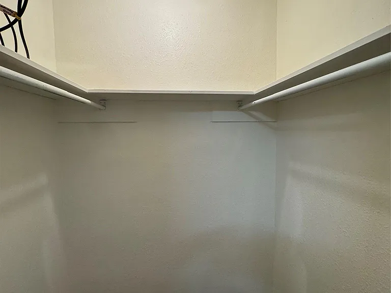 3520 Roanoke Dr — Photo 10