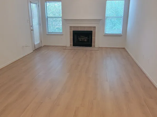 4401 Sedgehurst Dr APT 303, Fairfax, VA 22033