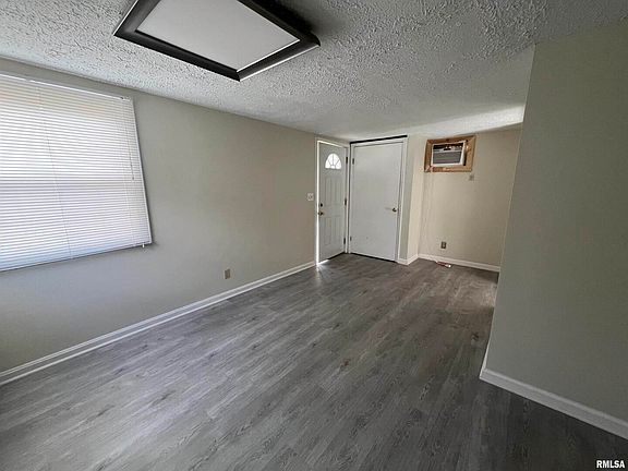 4th image of 806 W College St