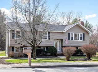 88 Beach St, Foxboro, MA 02035