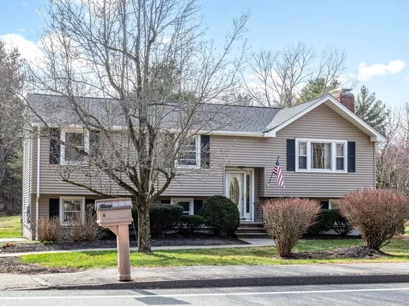 88 Beach St, Foxboro, MA 02035