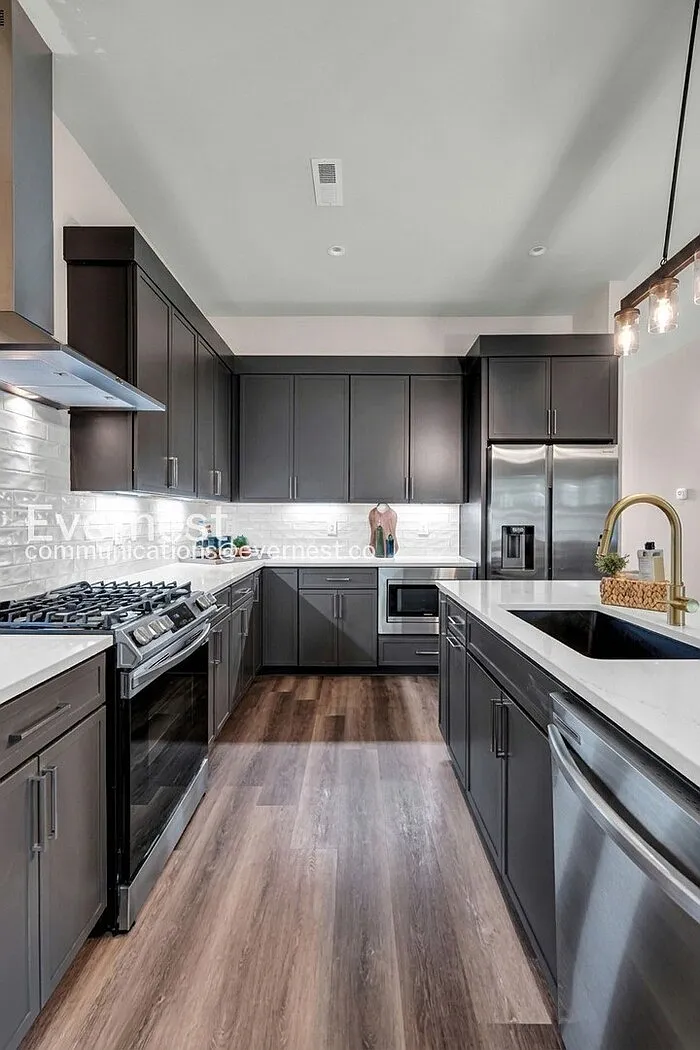 3 bed, 3.5 bath, 1842 sqft, $2,600 — Photo 3