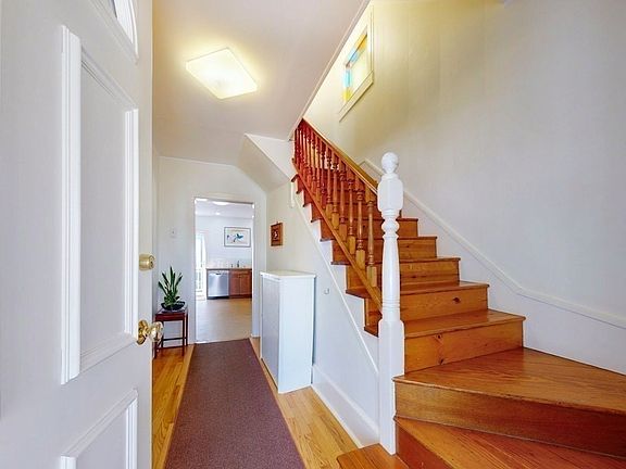 2nd image of 30 Montgomery St