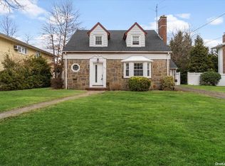 24 Clarendon Rd, Hempstead, NY 11550