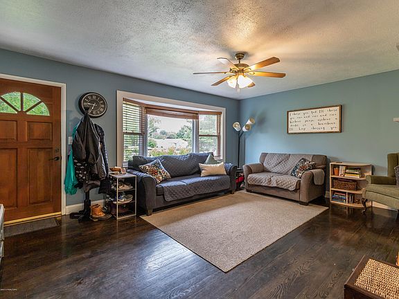 3rd image of 14834 Idylcrest Dr