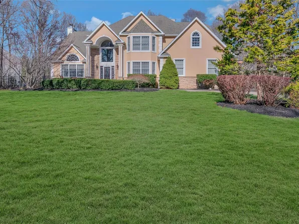 15 Miles Lane, Mount Sinai, NY 11766